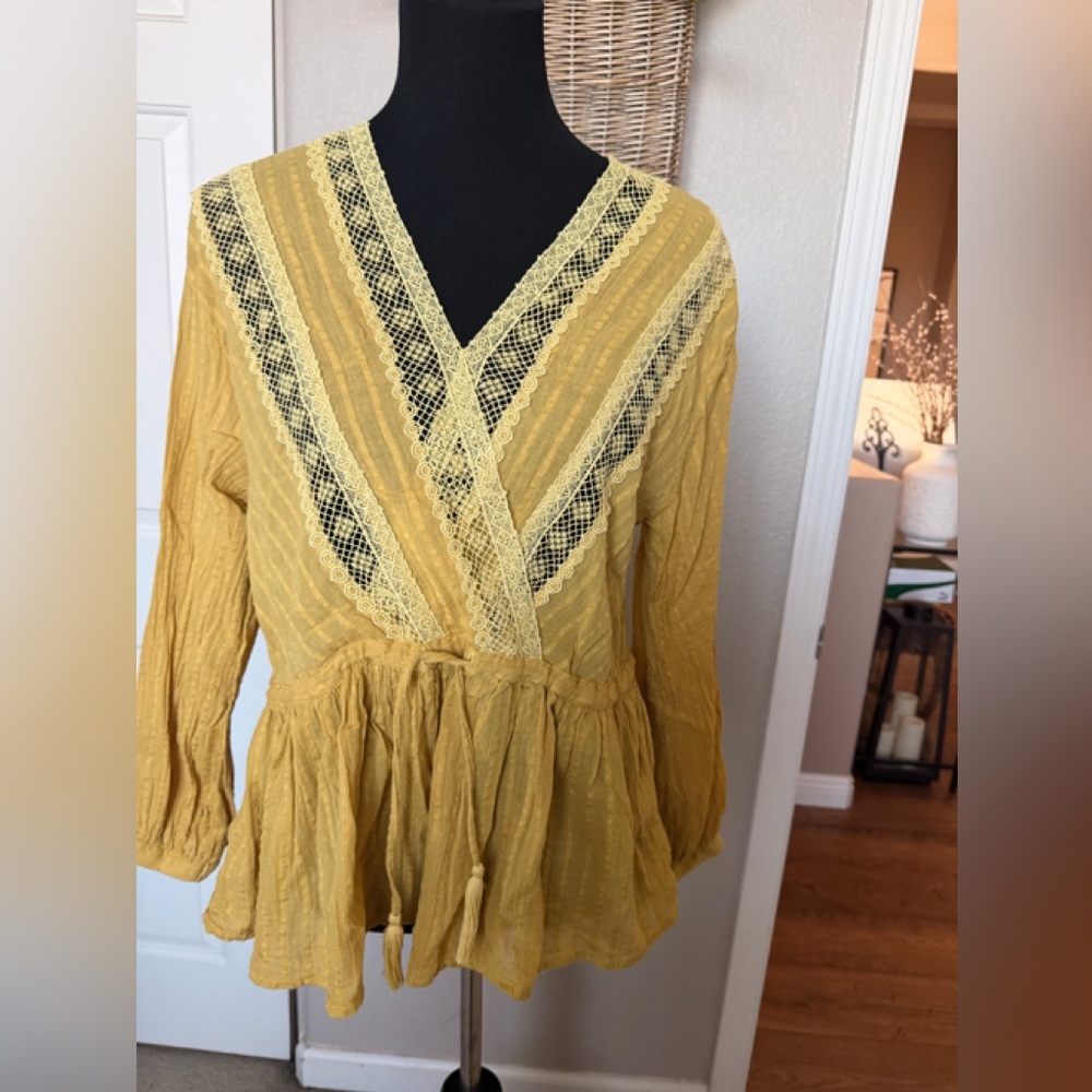Women's Mustard Lace-Trim Peplum Tunic